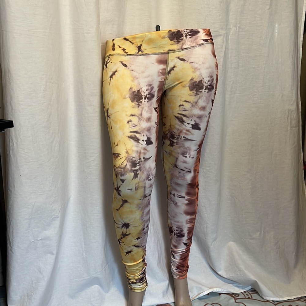 Mika Yoga Wear, Kaya Scrunch leggings
